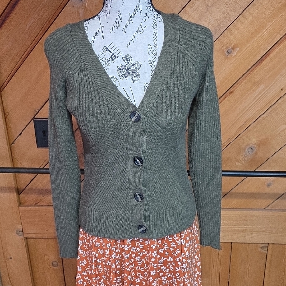 Poof Apparel Olive Green Ribbed V-Neck Button Front Cardigan Womens Small‎
